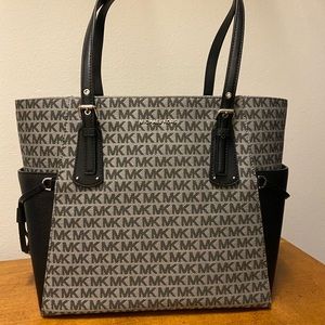 New Beautiful Michael Kors purse!